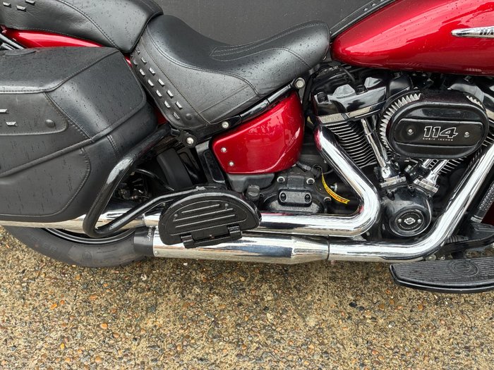 2018 HARLEY-DAVIDSON FLHCS HERITAGE CLC S 114 SOLID RED