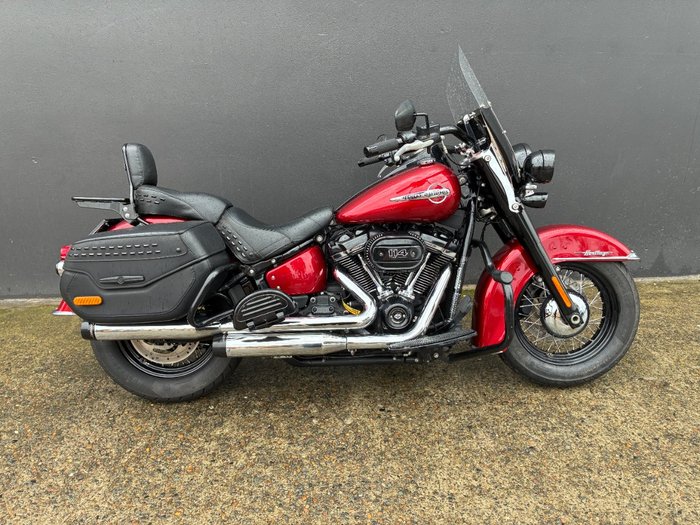 2018 HARLEY-DAVIDSON FLHCS HERITAGE CLC S 114 SOLID RED