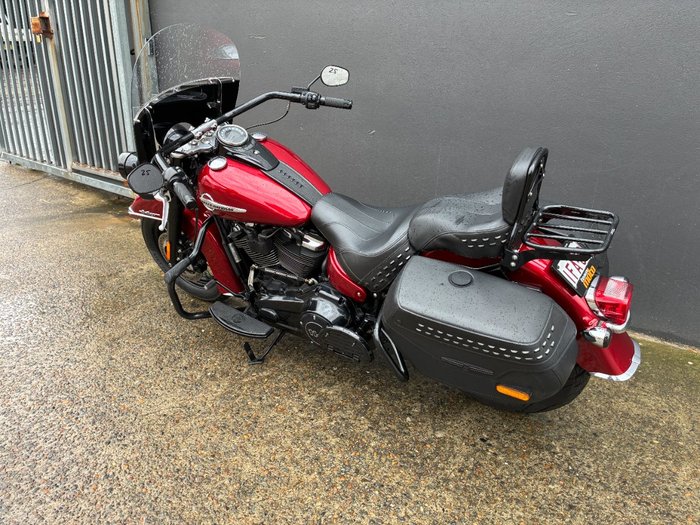 2018 HARLEY-DAVIDSON FLHCS HERITAGE CLC S 114 SOLID RED