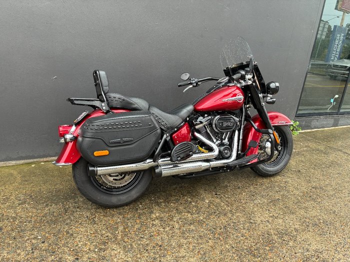 2018 HARLEY-DAVIDSON FLHCS HERITAGE CLC S 114 SOLID RED