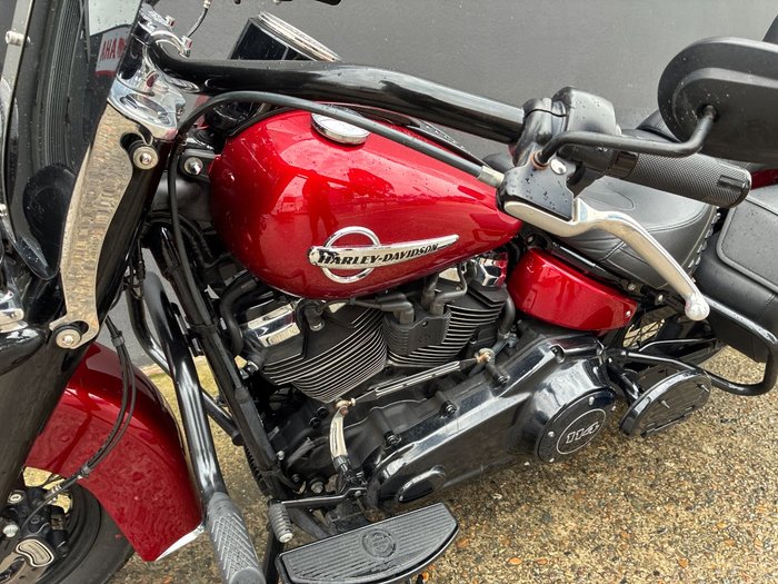 2018 HARLEY-DAVIDSON FLHCS HERITAGE CLC S 114 SOLID RED