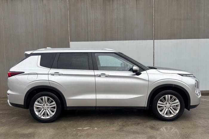 2023 Mitsubishi Outlander LS