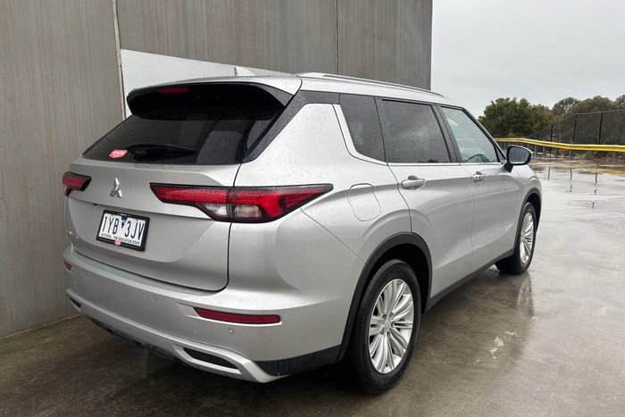 2023 Mitsubishi Outlander LS