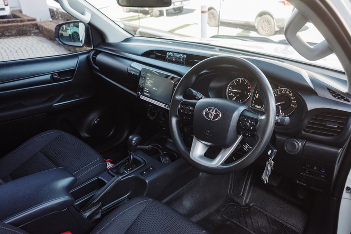 2022 Toyota Hilux SR