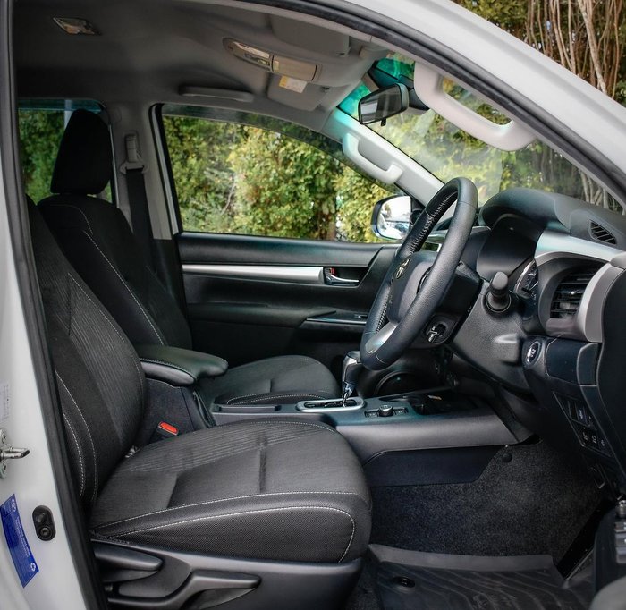 2025 Toyota Hilux SR5 48V