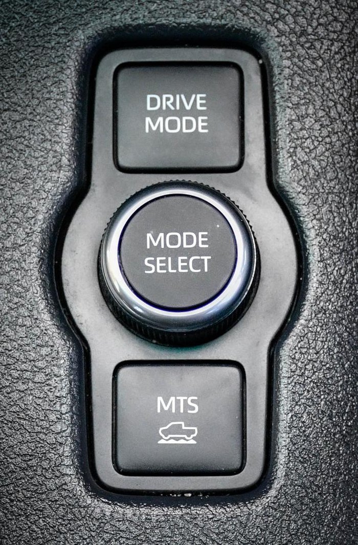 2025 Toyota Hilux SR5 48V