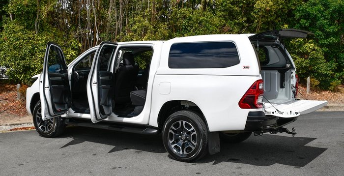 2025 Toyota Hilux SR5 48V