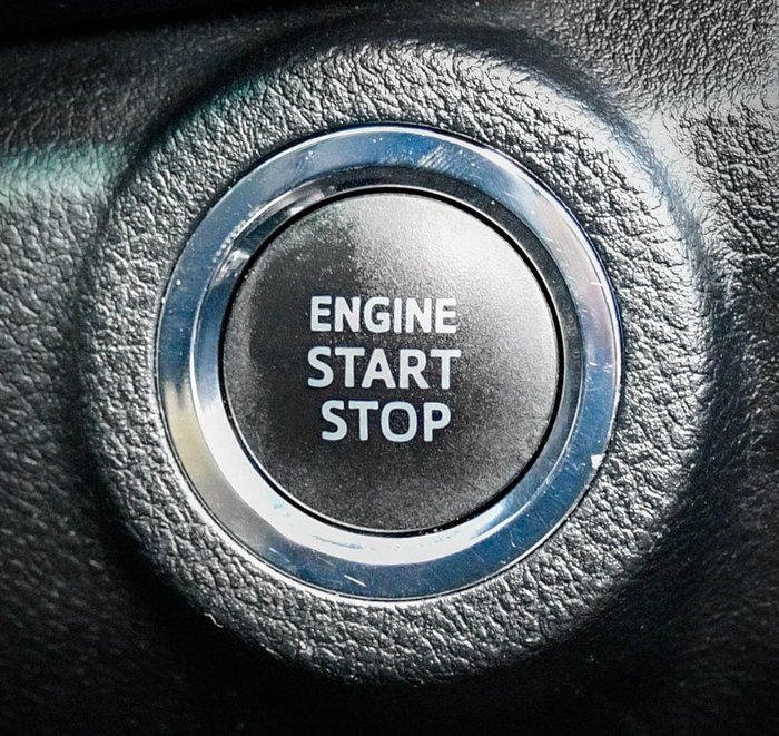 2025 Toyota Hilux SR5 48V