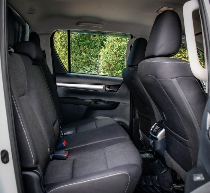 2025 Toyota Hilux SR5 48V
