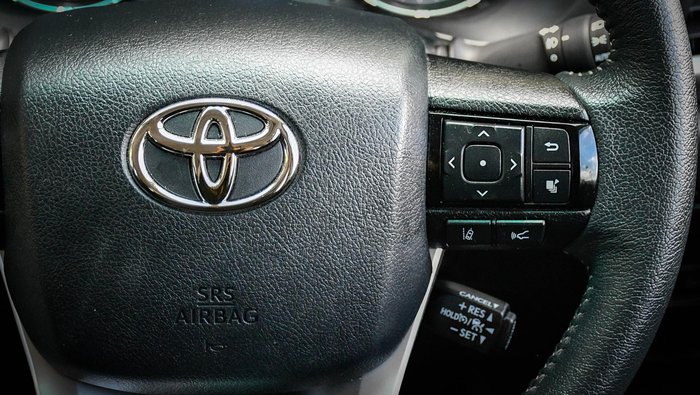 2025 Toyota Hilux SR5 48V