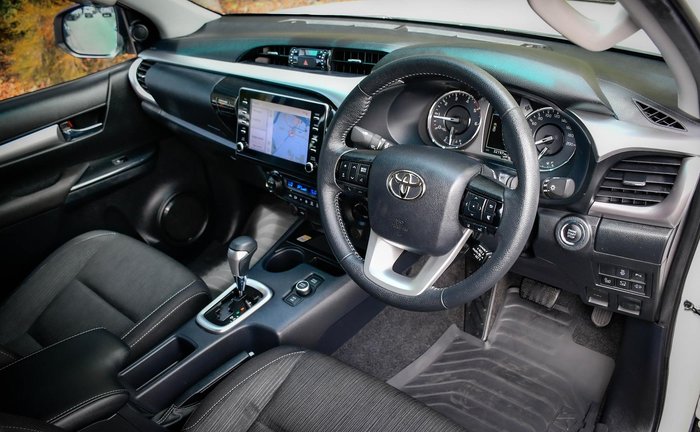 2025 Toyota Hilux SR5 48V
