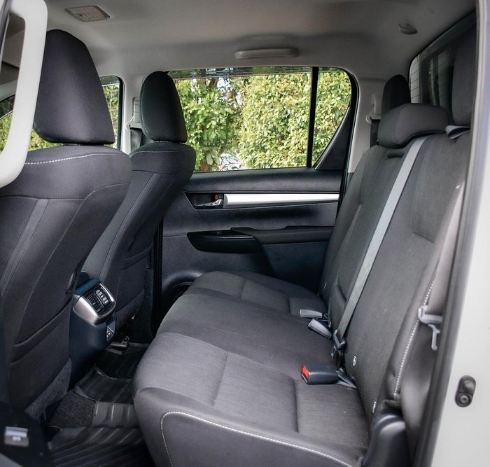 2025 Toyota Hilux SR5 48V
