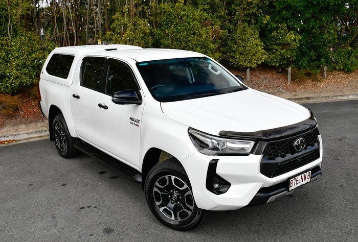 2025 Toyota Hilux SR5 48V