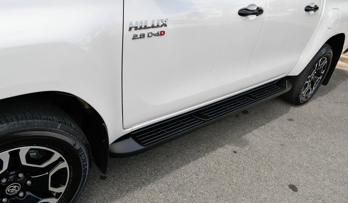 2025 Toyota Hilux SR5 48V
