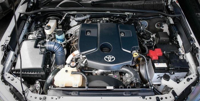 2025 Toyota Hilux SR5 48V