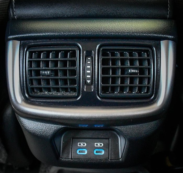 2025 Toyota Hilux SR5 48V