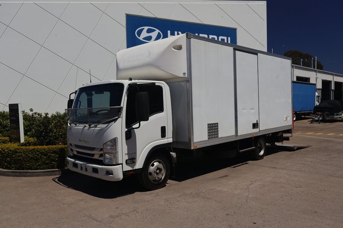 2017 ISUZU NPR