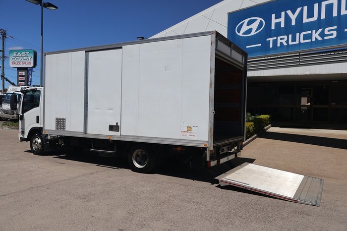 2017 ISUZU NPR 75-190