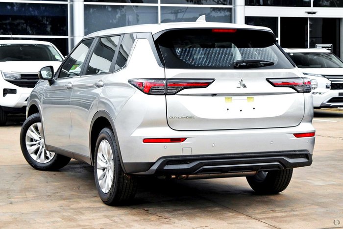 2025 Mitsubishi Outlander ES