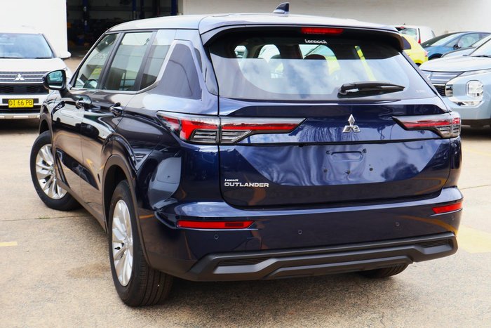 2025 Mitsubishi Outlander ES