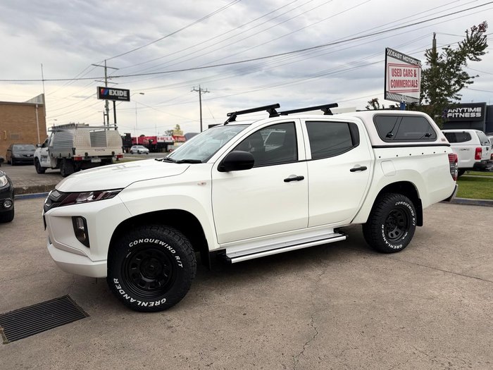 2022 Mitsubishi Triton GLX