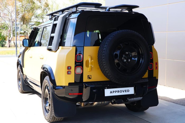 2025 Land Rover Defender 110 D350 Trophy Edition Deep Sandglow