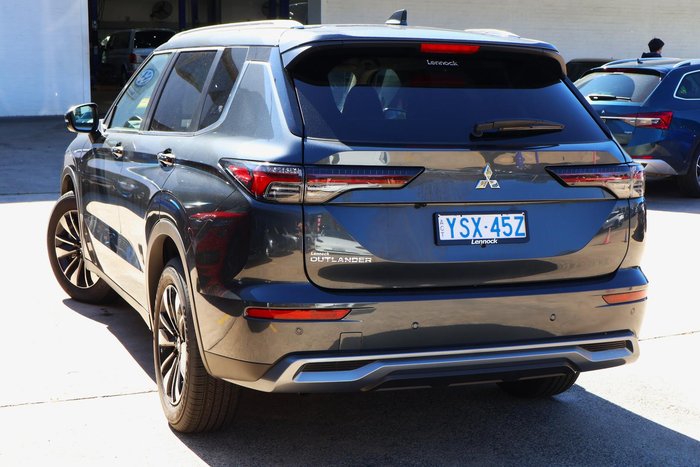 2025 Mitsubishi Outlander LS