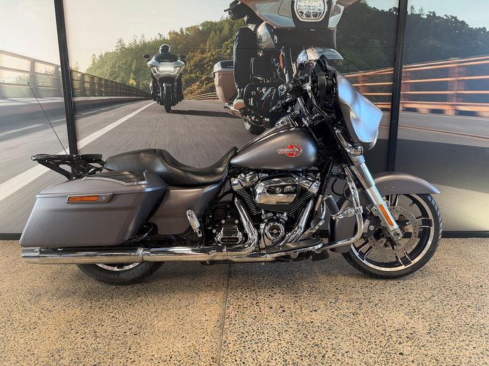 2017 Harley-Davidson Street Glide Special 107 (FLHXS)
