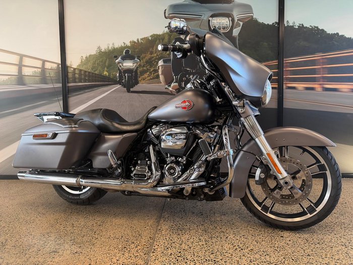 2017 Harley-Davidson Street Glide Special 107 (FLHXS)