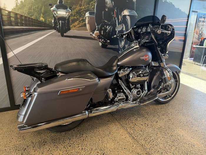 2017 Harley-Davidson Street Glide Special 107 (FLHXS)