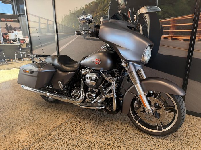 2017 Harley-Davidson Street Glide Special 107 (FLHXS)