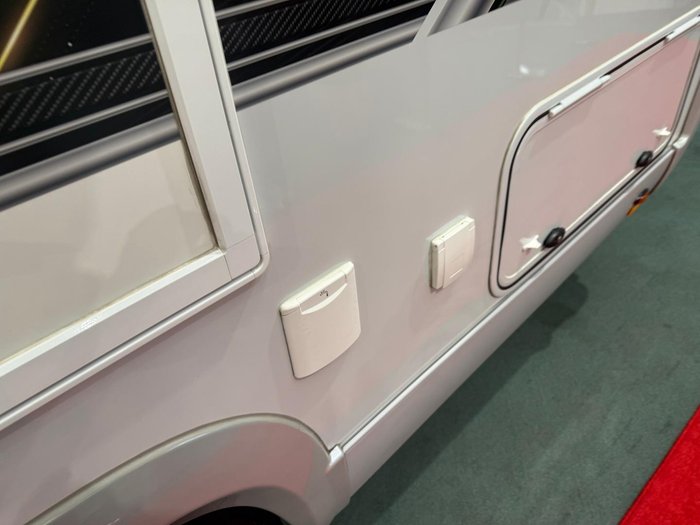 2025 Avan Ovation M5