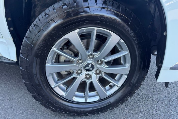 2018 Mitsubishi Pajero GLX