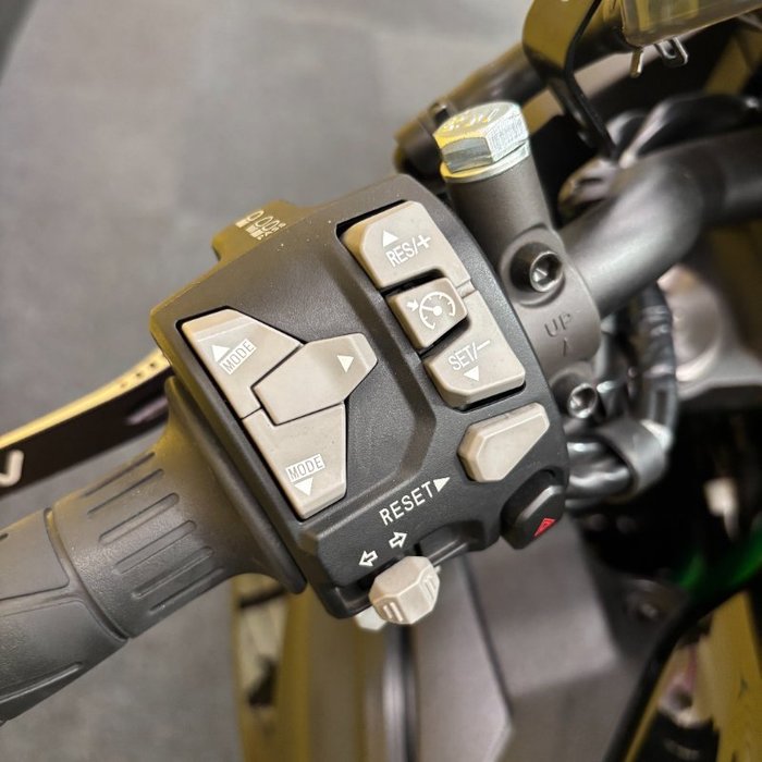 2020 Kawasaki NINJA H2 SX SE Black