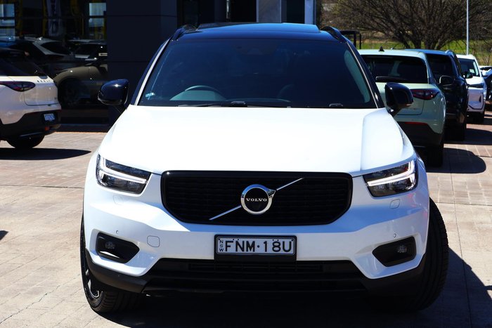 2022 Volvo XC40 T5 R-Design