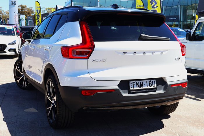 2022 Volvo XC40 T5 R-Design