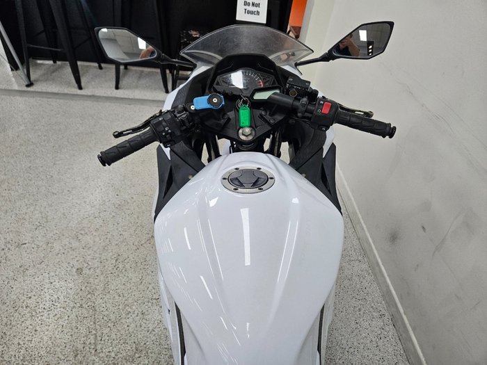 2014 Kawasaki NINJA 300 White