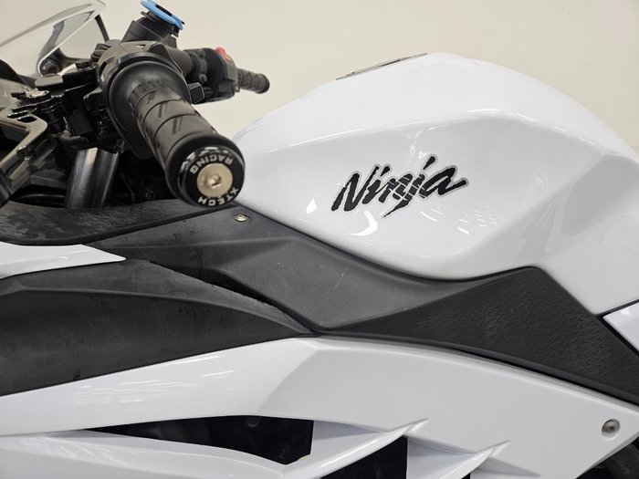 2014 Kawasaki NINJA 300 White