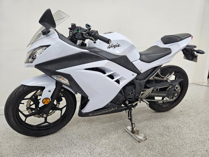 2014 Kawasaki NINJA 300 White