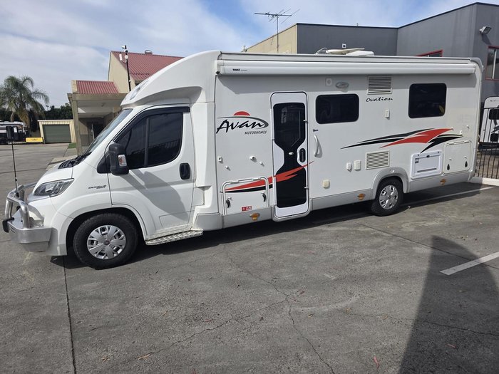2017 Avan Ovation M6