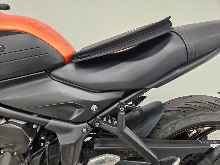2023 Triumph TRIDENT 660 Orange
