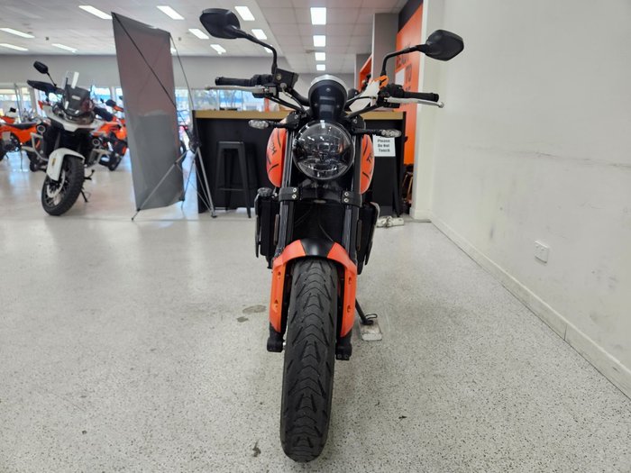 2023 Triumph TRIDENT 660 Orange