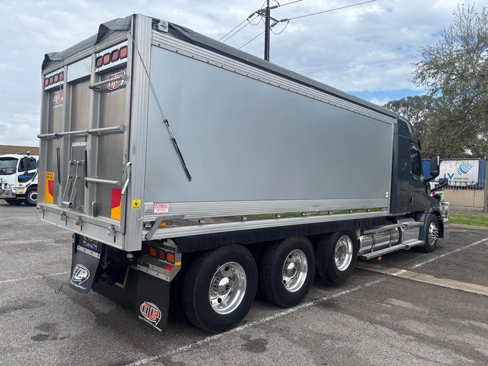 2022 Freightliner Cascadia