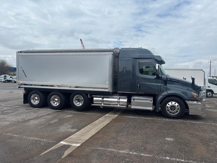 2022 Freightliner Cascadia