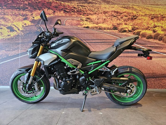 2026 Kawasaki Z900 SE Z Grey