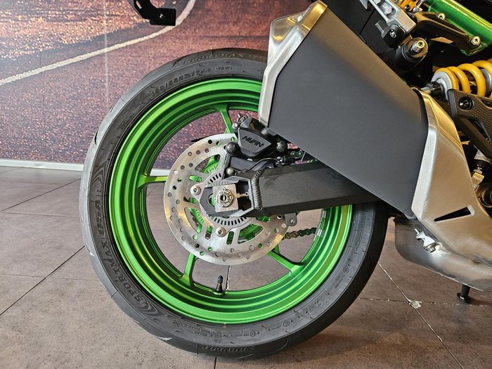 2026 Kawasaki Z900 SE Z Grey