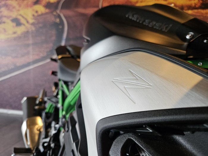 2026 Kawasaki Z900 SE Z Grey
