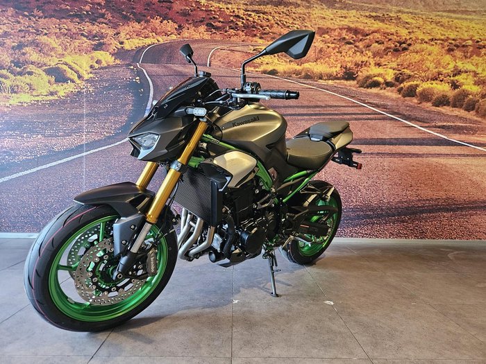 2026 Kawasaki Z900 SE Z Grey
