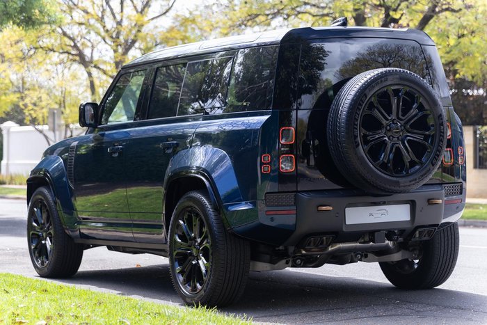 2026 Land Rover Defender 110 P635 OCTA