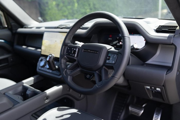 2026 Land Rover Defender 110 P635 OCTA